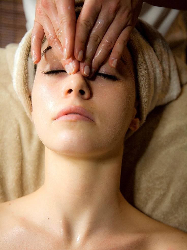 Face Abhyanga Facial Release Treatment